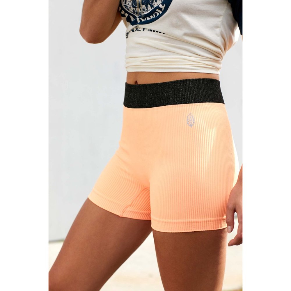 šLAST CHANCEš NWT FP Movement Seamless Short / Peach Horizon - Picture 2 of 5